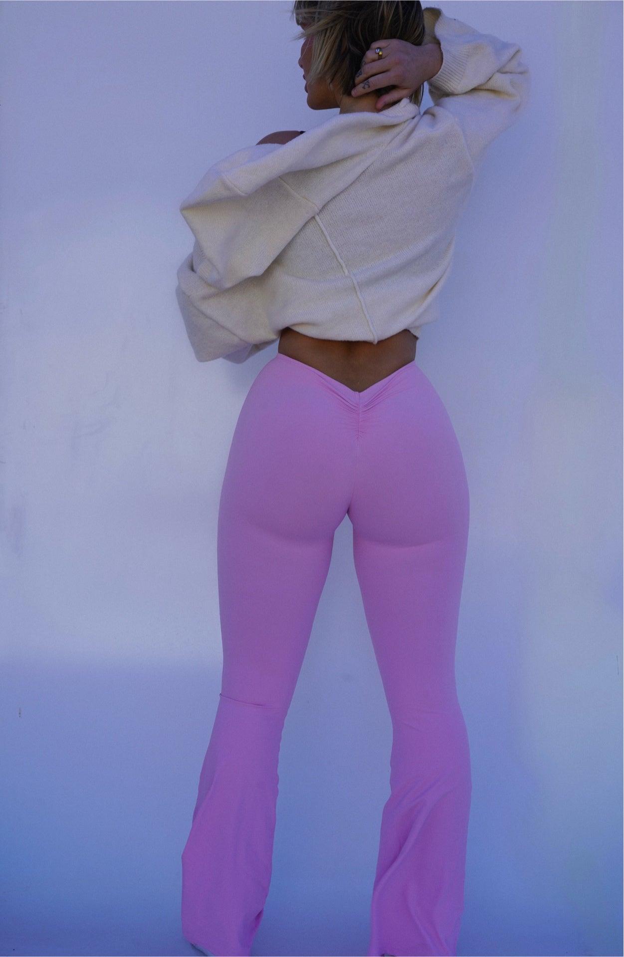 THE V CUT FLARE LEGGINGS